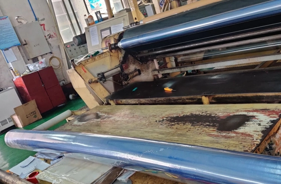 山脉湖泊风景图